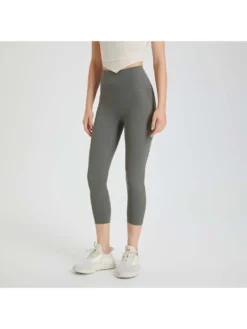 Solid Color High Rise Slim Capri Pants